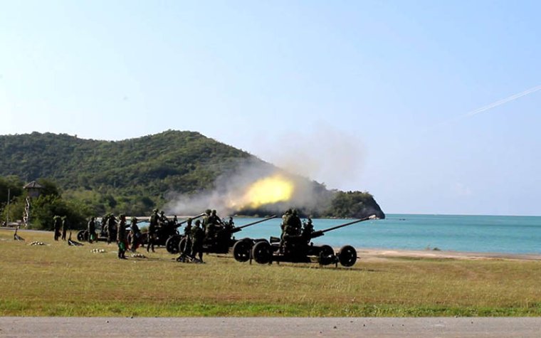 1000 солдат были вынуждены открыть огонь из пушек на пляже Паттайи