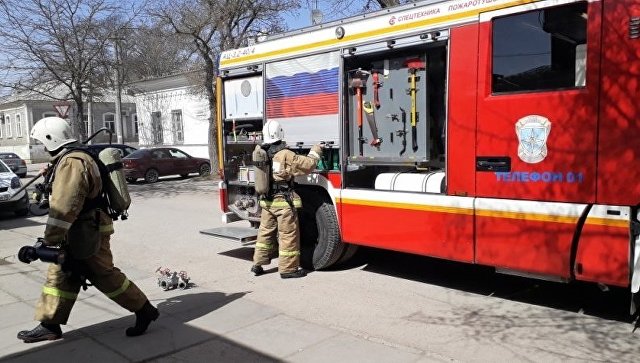 Бойцы МЧС тушили "пожар" в торговых центрах Евпатории