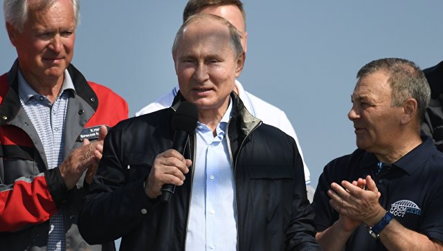 Путин: на строительство Крымского моста работала вся страна