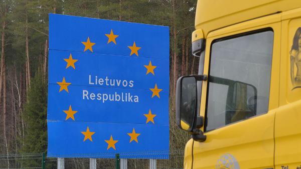 Большие очереди образовались на российско-литовской границе из-за сбоя в работе таможни