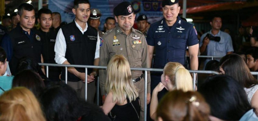 Полицейский рейд на иностранцев в Таиланде (ФОТО)