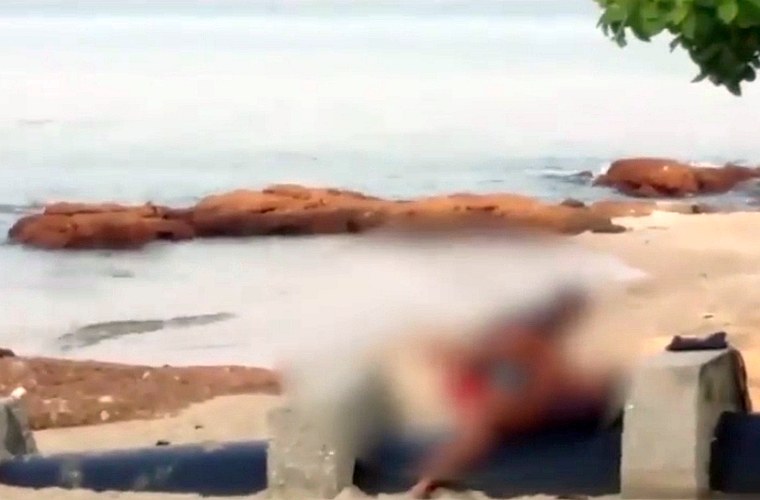 Голые туристы занимаются сексом в Паттайе прямо на пляже