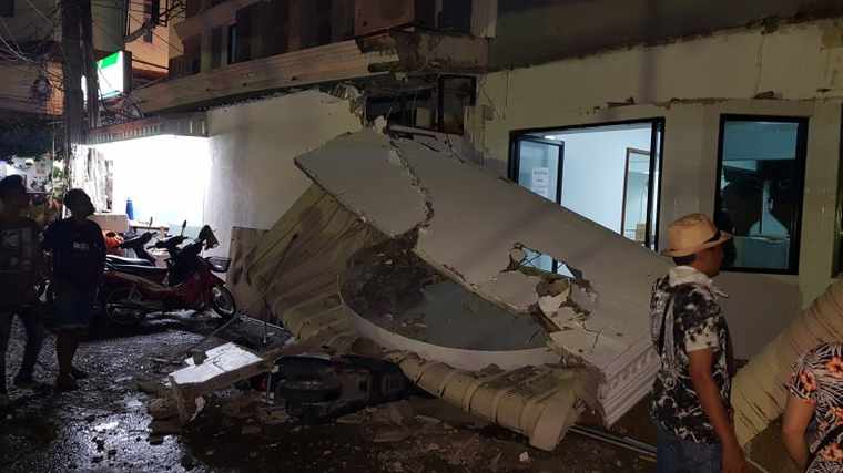 В Паттайе балкон рухнул на рынок Soi Buakhao