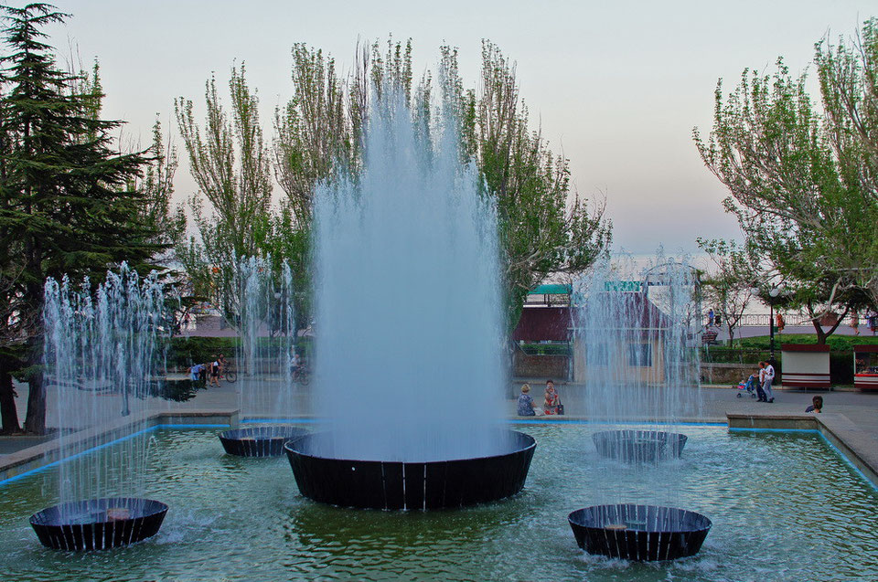 Власти Феодосии обещают провести капремонт цветомузыкального фонтана