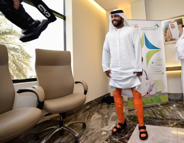 Мужчина из ОАЭ впервые получит 3D-печатные протезы ног.