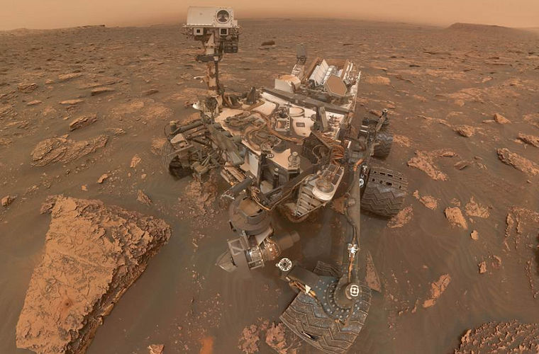 Марсоход Curiosity прислал селфи из пыльной бури на Марсе