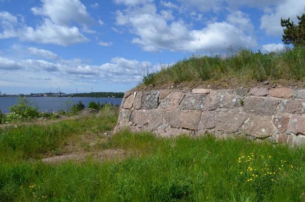 В финской Котке откапывают 200-летнюю стену российского форта