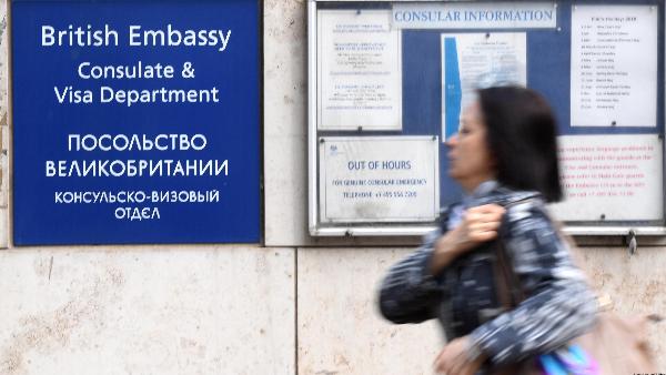 Россияне при оформлении визы в Британию могут оставить при себе паспорт