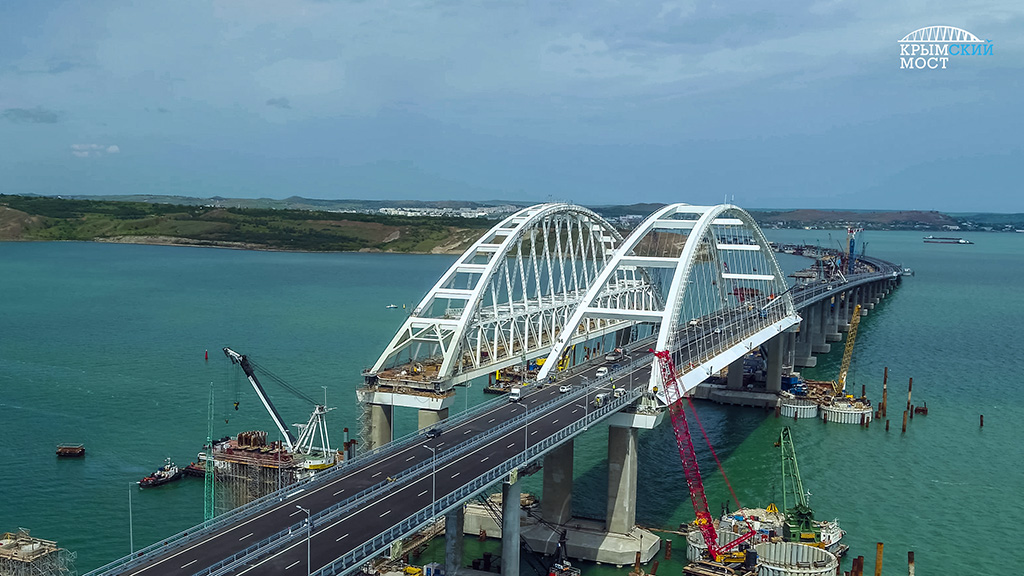 Строители установили последнюю сваю Крымского моста