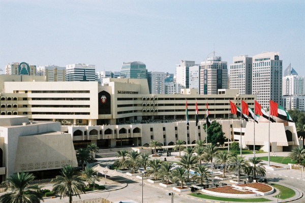 Муниципалитет Абу-Даби уничтожил 2 тонны небезопасных потребительских товаров.