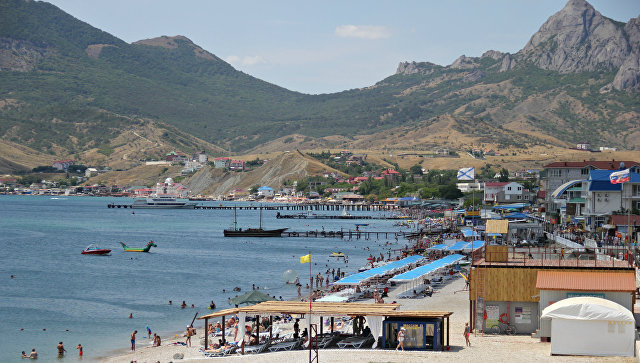 В Крым и назад по "единому" билету: статистика первого месяца лета