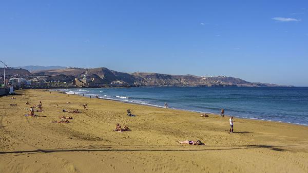 Лас-Кантерас признан лучшим пляжем для семейного отдыха в Испании