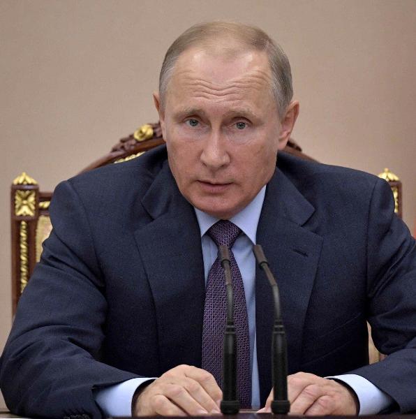 Путин поручил проработать вопрос электронных виз