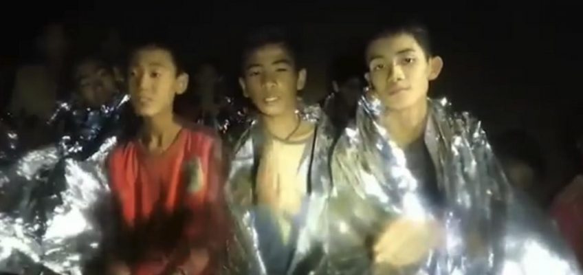 Новое видео из пещеры Тхам Луанг — мальчики в хорошем настроении