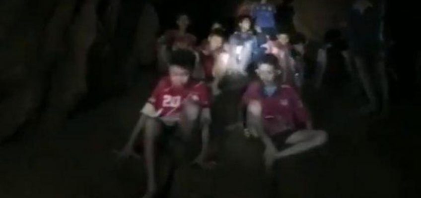Пропавшие в пещере Таиланда дети нашлись живыми