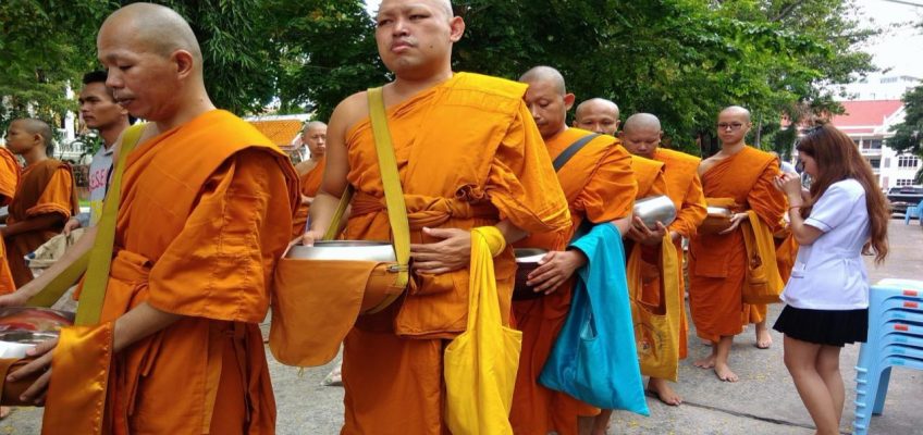 В Таиланде завершился буддийский пост Кхао Пханса (ФОТО)