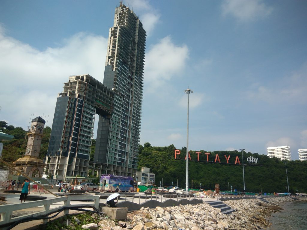 Кондоминиум Waterfront в Паттайе — судебные иски на 100 миллионов батов