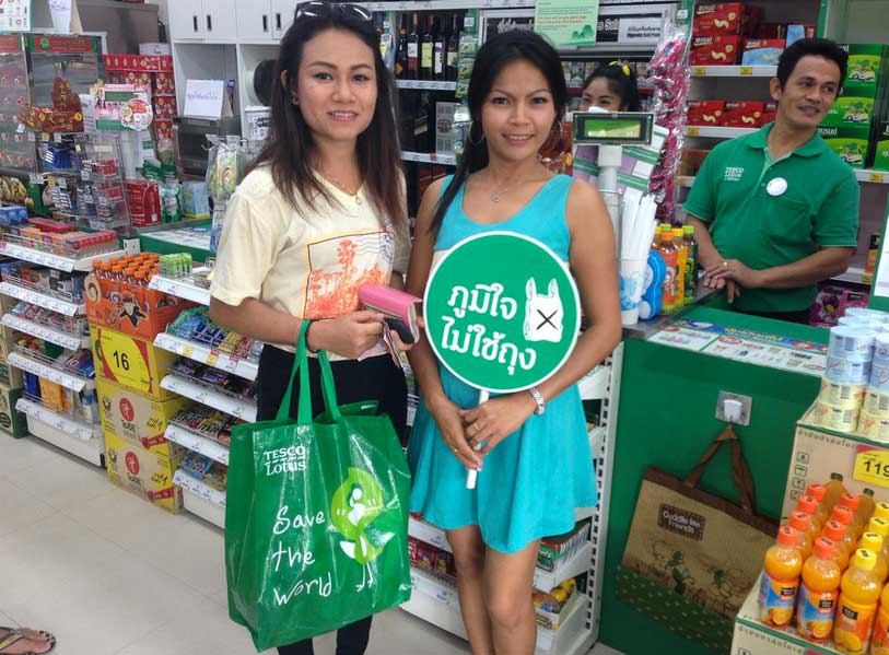 Tesco Lotus в Таиланде на самом деле отказывается от пластиковых пакетов