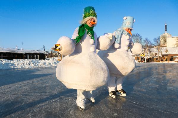 В Архангельске отметили день рождения снеговика