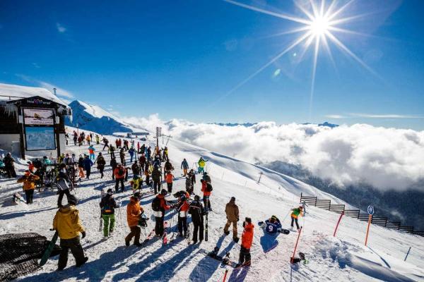 Более 100 тысяч гостей посетили горнолыжный курорт «Роза Хутор» в новогодние каникулы