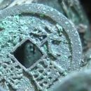 280-литровый горшок с монетами нашли при строительстве дороги