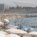 На пляжах Барселоны станет меньше закусочных, шезлонгов и зонтиков