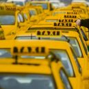 Назойливые таксисты и высокие цены раздражают авиапассажиров