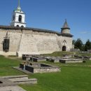 В Псковском кремле возводят лестницы для подъема туристов на стены