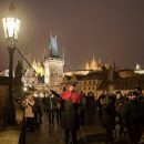 Газовые фонари на Карловом мосту будет зажигать фонарщик в униформе